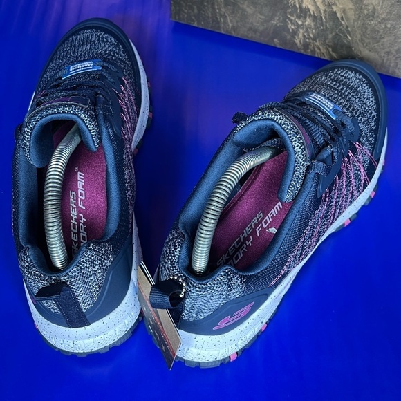 🆕Sketchers Hillcrest Trail Running Sneakers Women’s 7.5 Blue/Pink Fast Shipping - Picture 2 of 9